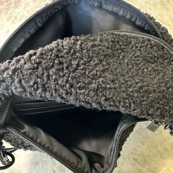Black Sherpa/Sherling Crossbody Convertible Bum Bag - Picture 10 of 11
